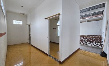 rumah cantik minimalis 2.5 lantaii dan siap huni di BB