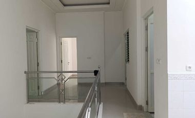 Disewakan Rumah Baruk Barat 2 Lantai Baru Gress Dkt Nginden Klampis