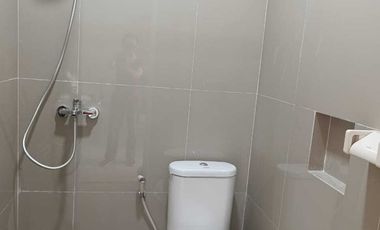 Disewakan Rumah Baruk Barat 2 Lantai Baru Gress Dkt Nginden Klampis