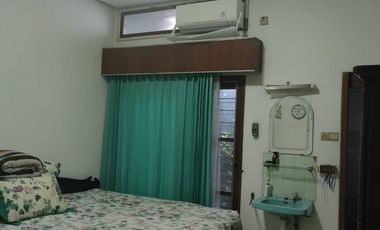 HOUSE FOR SALE Bisa untuk usaha di Raya Dharmahusada
