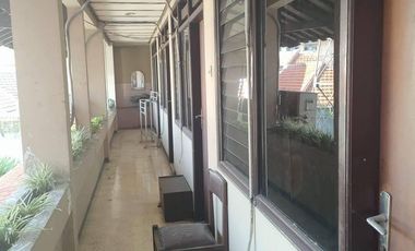 HOUSE FOR SALE Bisa untuk usaha di Raya Dharmahusada