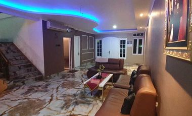 Dijual rumah 4Lantai Luas 200m Di Vila Jatibening Tol Bekasi