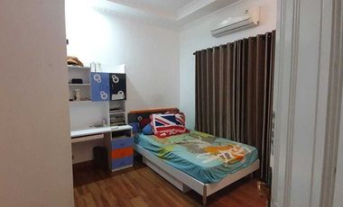Dijual rumah 4Lantai Luas 200m Di Vila Jatibening Tol Bekasi