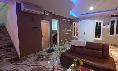 Dijual rumah 4Lantai Luas 200m Di Vila Jatibening Tol Bekasi