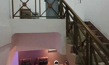 Dijual rumah 4Lantai Luas 200m Di Vila Jatibening Tol Bekasi