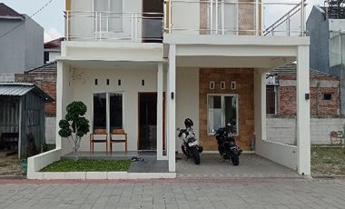 RUMAH CLUSTER 2 LANTAI JATI GATAK STRATEGIS