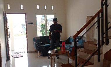 RUMAH CLUSTER 2 LANTAI JATI GATAK STRATEGIS