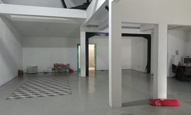 Ruang usaha Keb Baru jln Mahakam lebar 25m