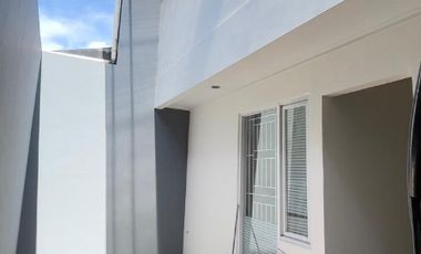 Disewa Rumah Siap Huni Baru Renov di Taman Kopo Indah  5