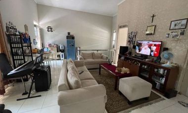 RUMAH MEWAH 2 LANTAI ARMADA ESTATE