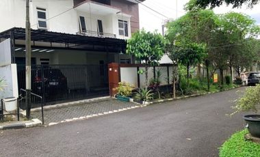 RUMAH MEWAH 2 LANTAI ARMADA ESTATE