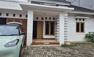 Rumah baru Renovasi anti banjir dengan lokasi strategis (NEGO)