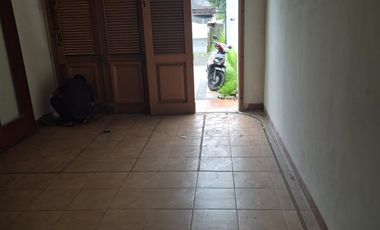 Rumah baru Renovasi anti banjir dengan lokasi strategis (NEGO)