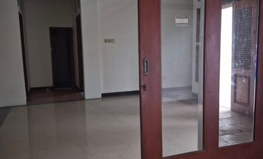 Rumah baru Renovasi anti banjir dengan lokasi strategis (NEGO)