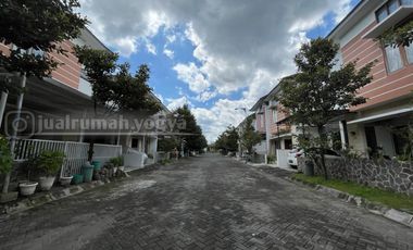 Rumah dalam perumahan Elit dekat bandara Adisucipto Maguwo