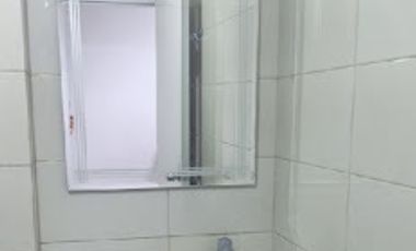 0766 - Disewakan Apartemen Icon Gresik 1 BR Lt 20 Loft Furnished