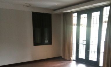 rumah mewah rasa villa di sayap Hegarmanah