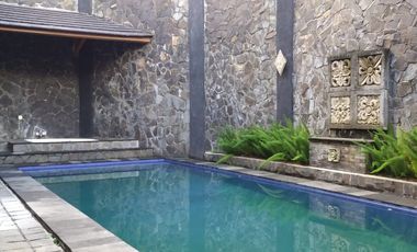 rumah mewah rasa villa di sayap Hegarmanah
