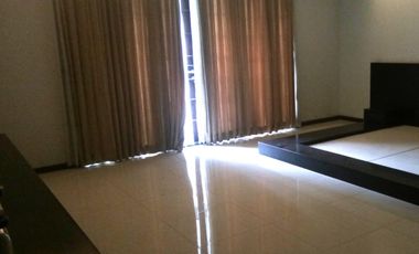 rumah mewah rasa villa di sayap Hegarmanah