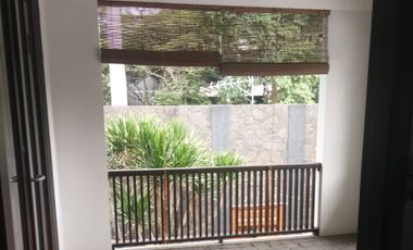 rumah mewah rasa villa di sayap Hegarmanah
