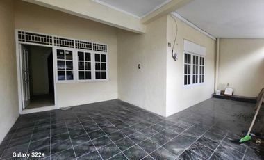 Di sewakan : Rumah   Lokasi : Pulomas / Kayu putih