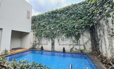 Disewakan Townhouse 4Br baru renov area Kemang