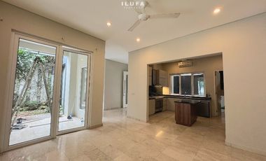 Disewakan Townhouse 4Br baru renov area Kemang