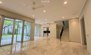 Disewakan Townhouse Modern lokasi strategis Kemang