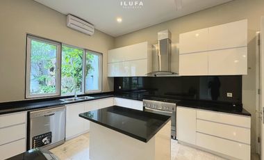 Disewakan Townhouse Modern lokasi strategis Kemang