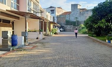 Disewakan Rumah 4 kmr , 2 lt, pasteur ,murah