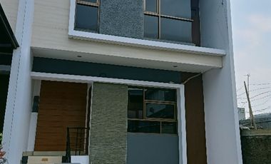 Disewakan Rumah 4 kmr , 2 lt, pasteur ,murah