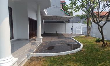 Disewakan Rumah bisa untuk KantorLokasi Strategis Akses Jalan Besar