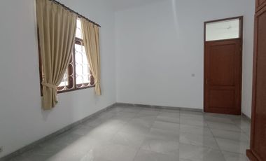 Disewakan Rumah bisa untuk KantorLokasi Strategis Akses Jalan Besar