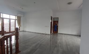 Disewakan Rumah bisa untuk KantorLokasi Strategis Akses Jalan Besar