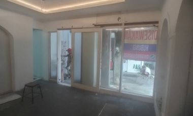 ruang usaha diarea komersial