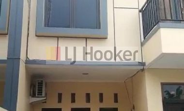 RUMAH STRATEGIS DI JALAN RAYA PKP AREA CIRACAS JAKARTA TIMUR