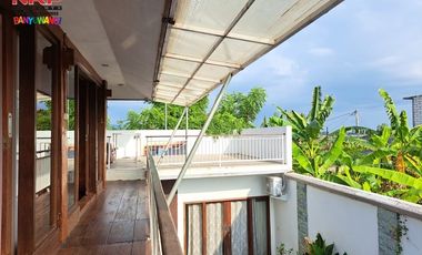 Dijual Villa Clasik, Cafe dan Kantor dekat Kampus Uniba Banyuwangi