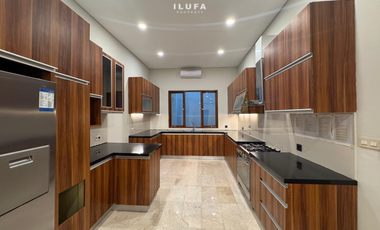 Disewakan townhouse modern lokasi strategis jalan kemang benda