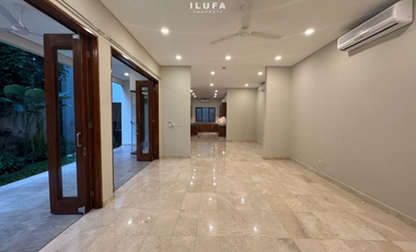Disewakan townhouse modern lokasi strategis jalan kemang benda