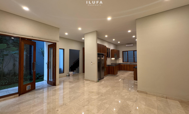 Disewakan townhouse modern lokasi strategis jalan kemang benda