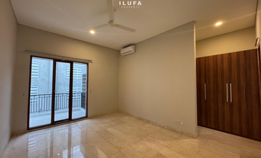 Disewakan townhouse modern lokasi strategis jalan kemang benda