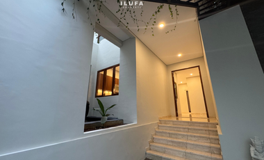 Disewakan townhouse modern lokasi strategis jalan kemang benda