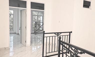Rumah 3 Lantai di Sunter, Jakarta Utara