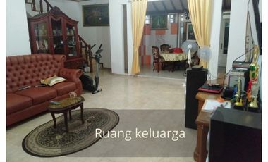 Dijual Rumah Luas 2 lantai di daerah Pondok Gede, Bekasi.