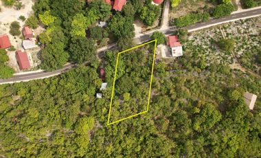 Lahan di belakang Bara Beach Bungalows