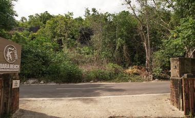 Lahan di belakang Bara Beach Bungalows