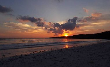 Lahan yang pas depan pantai Bora
