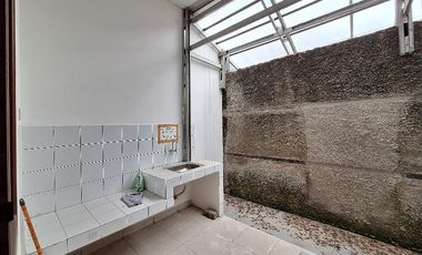 Rumah bumi kencana mas Antapani ga jauh dari gedung sate