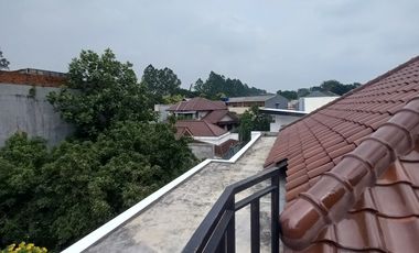 Rumah Baru Mewah Dalam Komplek Duren sawit