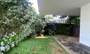 Disewa Rumah Modern, Terang, High Ceiling di Townhouse 6 Rumah Kemang